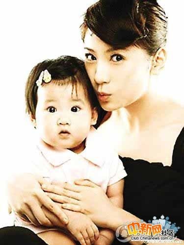 贾静雯和女儿梧桐妹