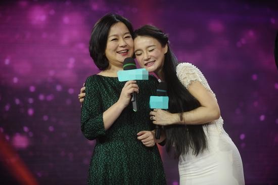 鞠萍节目助阵邹市明爱妻 穿巫婆裙演后妈