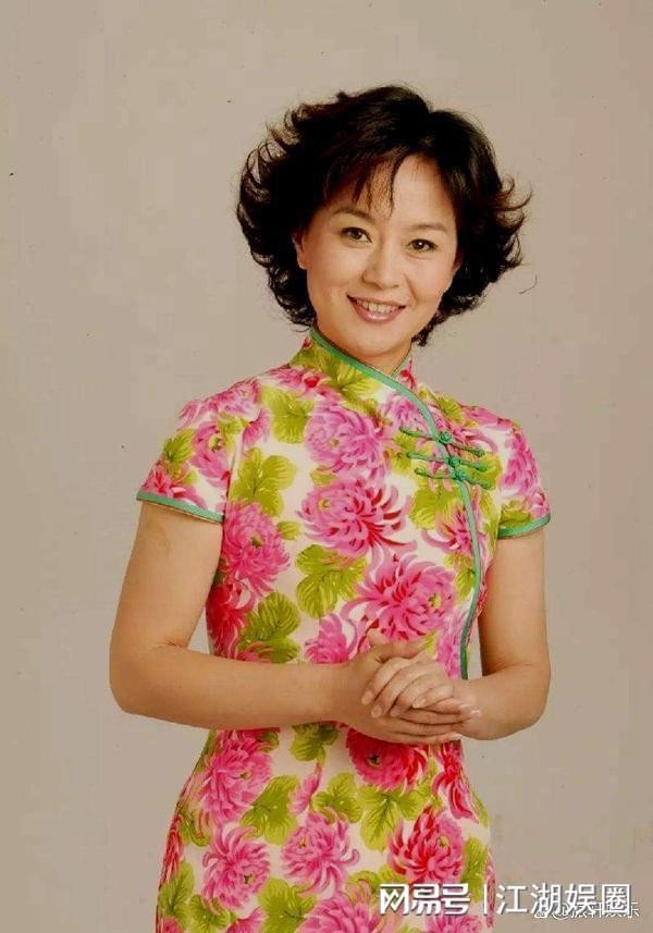 主持人鞠萍:一婚被丈夫家暴离婚,二婚再嫁杨硕被宠成公主