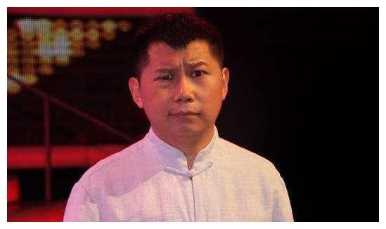 当初和郭德纲反目4个徒弟，如今前三位得罪不起，唯独他勉强糊口