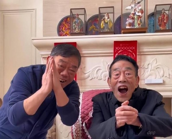 91岁杨少华近况曝光，与王为念下馆子吃火锅，饭后需两人搀扶走路