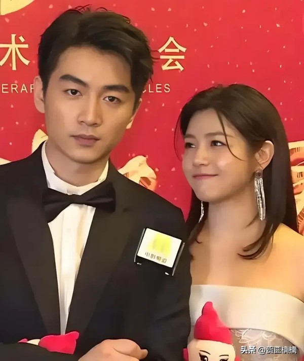 刚吃完饭：明星找明星，婚姻避险最优解！
陈晓、陈妍希——离婚没有互撕
杨幂、刘恺威——离婚没有互撕
文章、马伊琍——离婚没有互撕
汪峰、章子怡——离婚没有互撕
杨颖、黄晓明——离婚没有互撕
赵丽颖、冯绍峰——离婚没有互撕
谢霆锋、张柏芝——离婚没有互撕
贾乃亮、李小璐——离婚没有互撕
佟丽娅、陈思诚——离婚没有互撕

又一对明星夫妻好聚好散了，明星婚姻最好的避险：找另外一个明星，婚姻避险最优解！
...