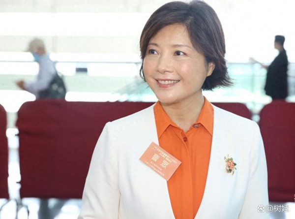 54岁邵逸夫爱将近况曝光，自曝在内地读博仍想拍戏，已转型成商人