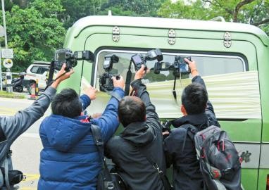 邵逸夫今出殡 女星曹众与邵家人共赴灵堂