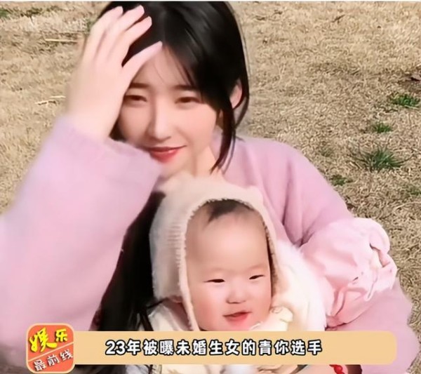 笑不活了，网红黄一鸣暗示孩子父亲是王思聪，我却笑死网友评论里