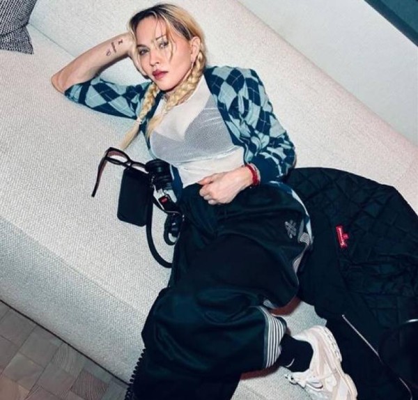 “女版小李子”领跑姐弟恋赛道，打破年龄与性别偏见的另类平衡