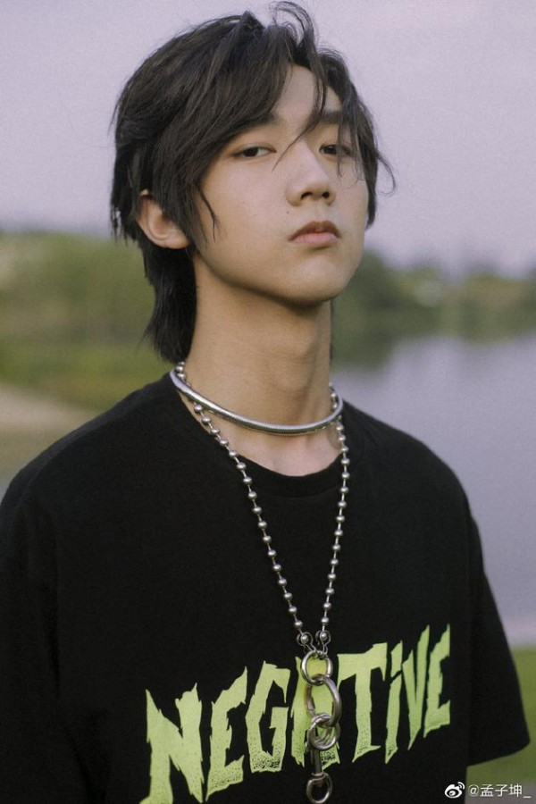 孟子坤为女友怒怼粉丝 否定成心蹭老友翟潇闻热度