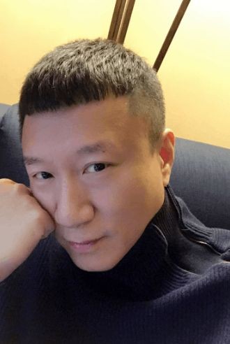 揭秘颜王“孙红雷”的两段感情史，网友：和郑少秋同出一辙