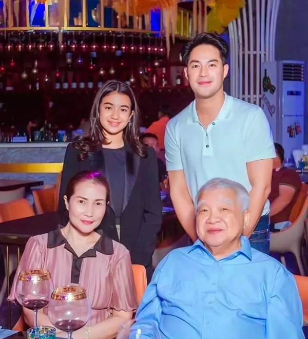 美国人讽刺预言成真！西哈努克家族投身娱乐业，洪森家族崛起政坛权贵