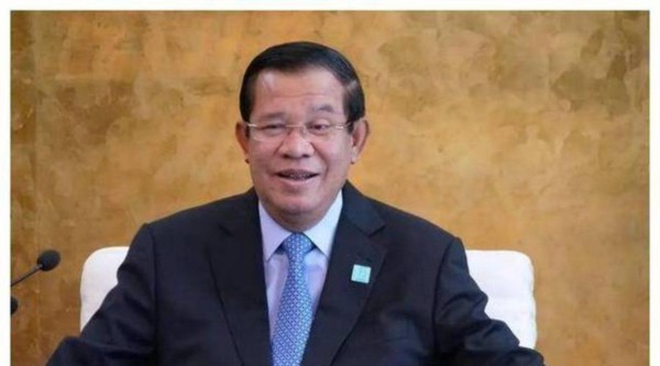 中国跟柬埔寨这么铁，西哈努克亲中，洪森全力捧场，老百姓服谁