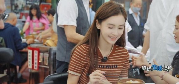 杨颖身边的老板们确实都挺有魅力，凯越娱乐老板贾士凯和她一同度假引关注，钱帆与杨颖互动自然融洽展现良好关系