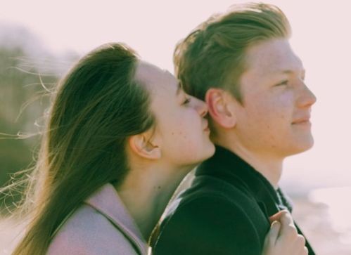 下巴有沟的男人能嫁吗