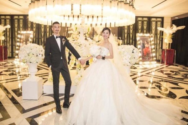 薇女郎杨子珊大婚,姐姐赵薇却被喷抢了风头,姐姐不好当啊