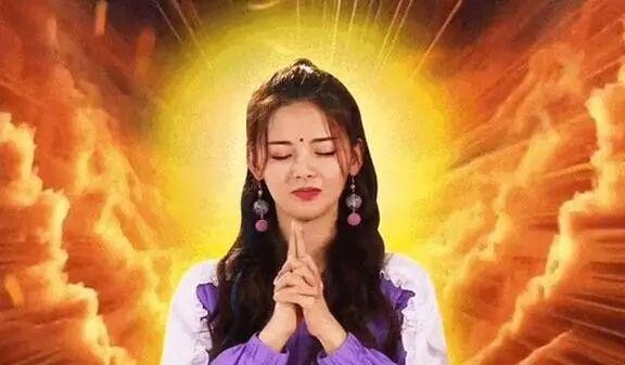 杨超越，从不是“傻白甜”