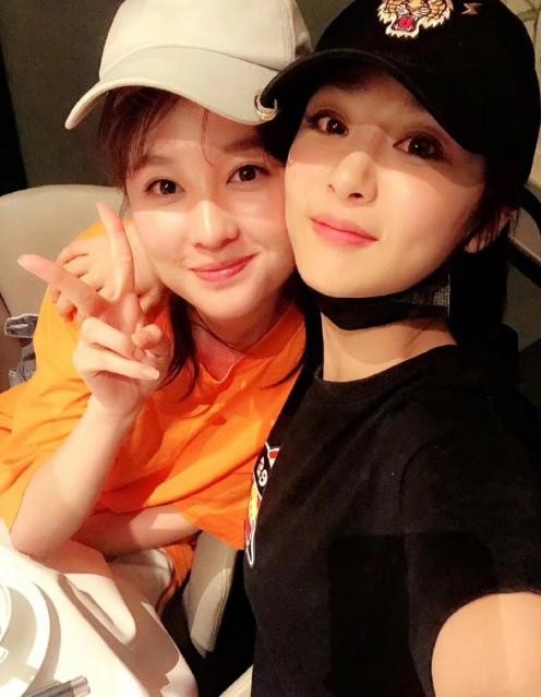 欢乐颂四美为杨紫庆生,从杨紫回复的话中,能看出和她关系不一般