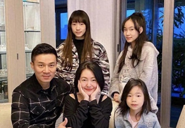 出轨无所谓分房睡,同居20年不领证,这些明星夫妻相处方式真奇葩