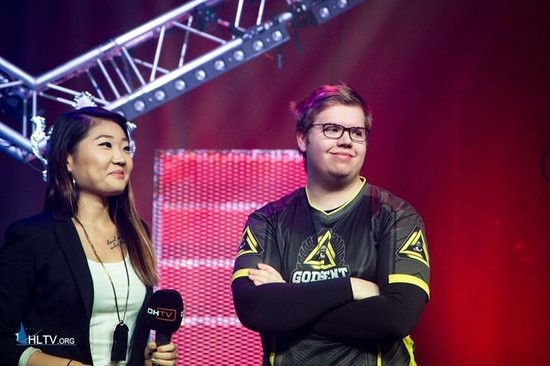 JW在2016年短暂身披GODSENT战袍