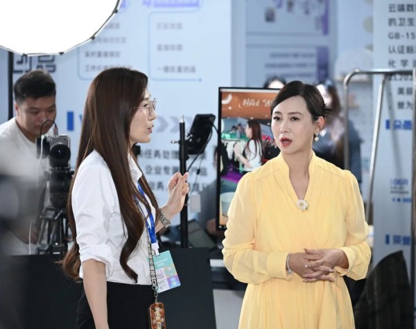 翁虹&遥望科技强强联手!FU·GO虎门富民商城明星直播专场燃动虎门