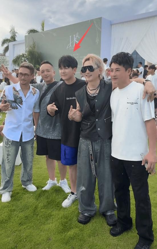 黄勇的海边浪漫婚礼:音乐与公益同行