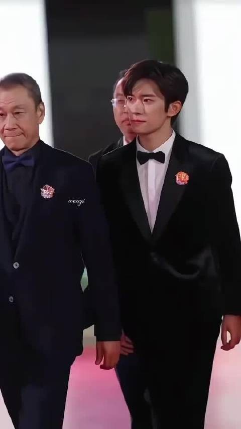 易烊千玺新片周六上映，饰演纯情黄毛小狼狗阿波罗