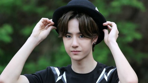 王一博被问:如果电梯有人抽烟怎么办?他的回答,够我笑一年