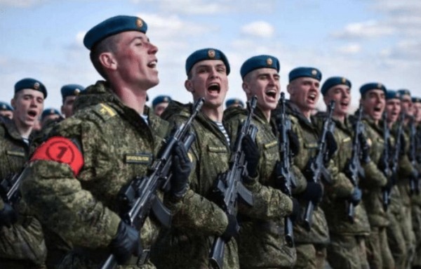 俄罗斯正在走向强盛！年轻人现状：明星受尽冷落，英雄万人敬仰