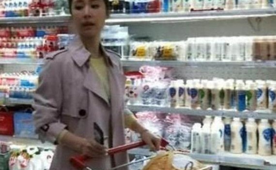 明星逛超市谁最真实?杨幂漂亮,郑爽拉不走,林更新无明星架子!