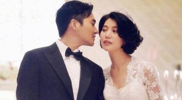 被吴君如痛骂，惹怒成龙，两次被富豪包养，她凭啥还这么幸福？