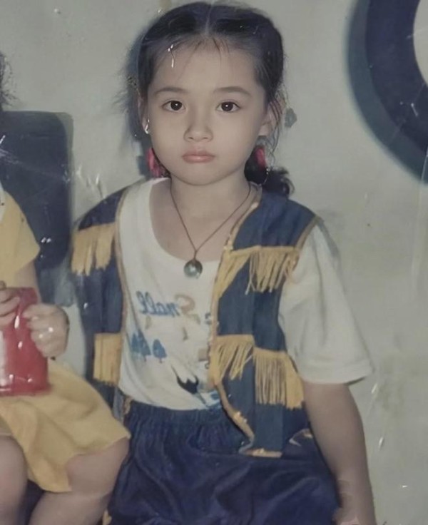 嘛呀！这小萌娃如今红得无法形容了，已经是人人皆知的大明星了