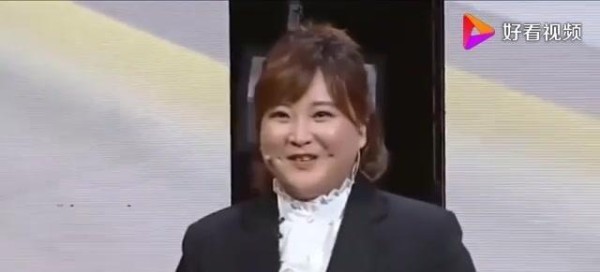 为追星成演员,奋斗33年和偶像同台,成为“一姐”很励志