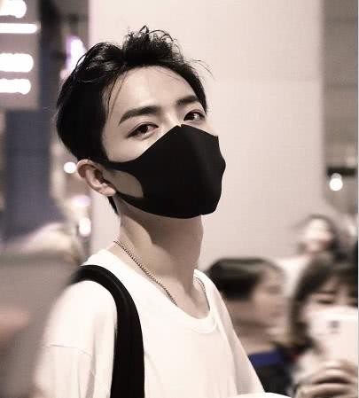 百度人气榜排名第一名你知道是谁，他粉丝为什么如此疯狂？