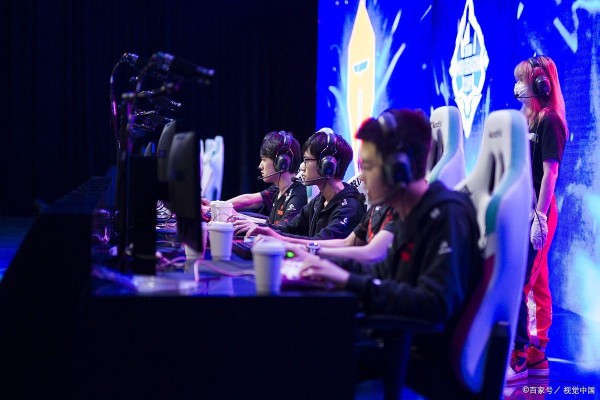 2025英雄联盟冬季转会期全解析：战队重组、规则变革与明星动向