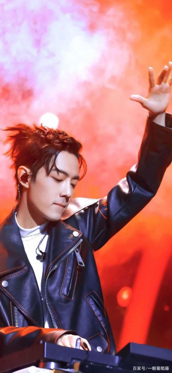 最新艺人粉丝活跃数前10:肖战第一,龚俊第三,何炅第六