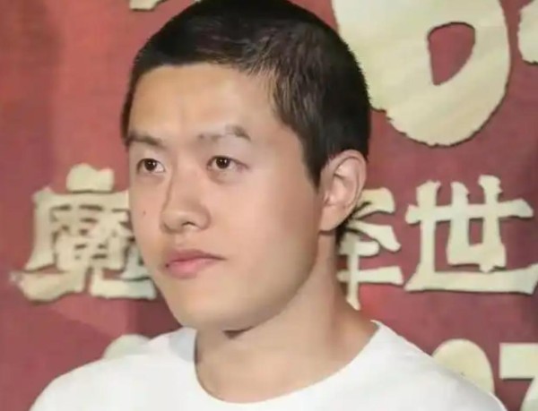 张艺谋预言成真！“特立独行”饺子导演，实为圈内真清醒