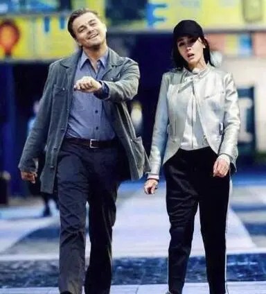 当明星看见本人的偶像时，杨幂美的合不拢嘴，热巴真是没谁了！