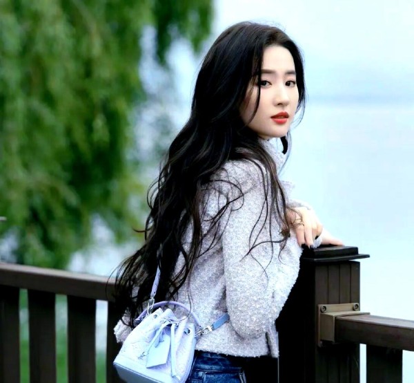 明星营销与私生活:热点层出不穷