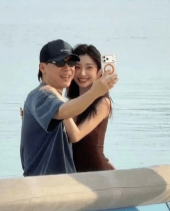 胡彦斌易梦玲恋情实锤！马尔代夫海边亲密画面曝光