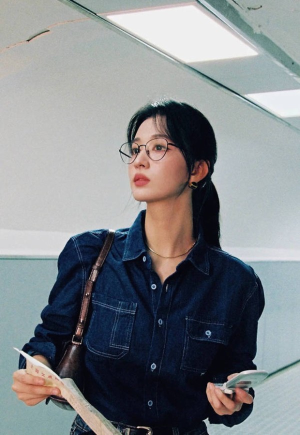 王楚然天鹅颈吸睛。