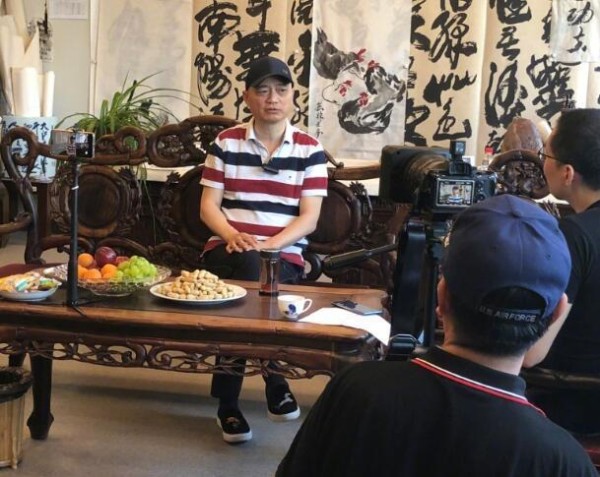 崔永元嘴里的涉及7.5亿阴阳合同的演员夫妇到底是谁?