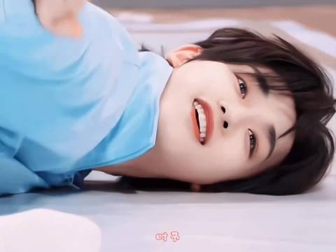 时代少年团台上酷boy台下萌态百出