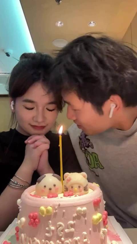 男友的头发在周年纪念日当天被烧焦了