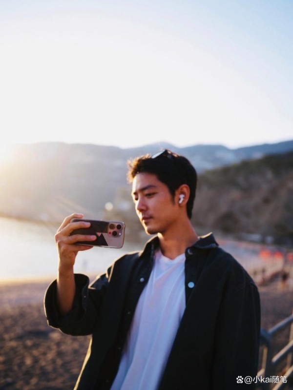 肖战新专辑大幕后揭秘,真心制作让观众动容