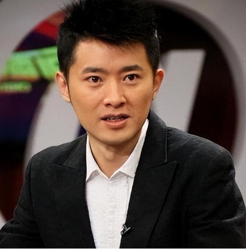 小天慢谈：《娱乐圈十位令人意外转型的明星》
1.任泉：曾经的知名演员，后来成功转型为商业投资人。他凭借敏锐的商业头脑，在商界闯出了一片天地。

2.陈赫：因《爱情公寓》走红后，开启了综艺之路，凭借幽默风趣的性格在综艺节目中大放异彩。

3.刘涛：嫁入豪门后遭遇家庭变故，复出拍戏，凭借多部优秀作品成为实力女演员，成功转型为励志女神。

4.林志颖：除了演艺事业，还是一位专业的赛车手，在赛车领域取得了...