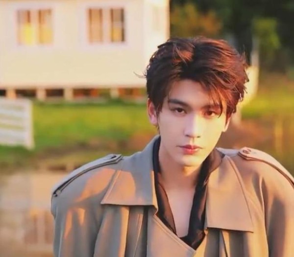 他要是不做张凌赫 早就是别人老公了 颜值与气质的完美结合