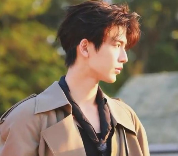 他要是不做张凌赫 早就是别人老公了 颜值与气质的完美结合