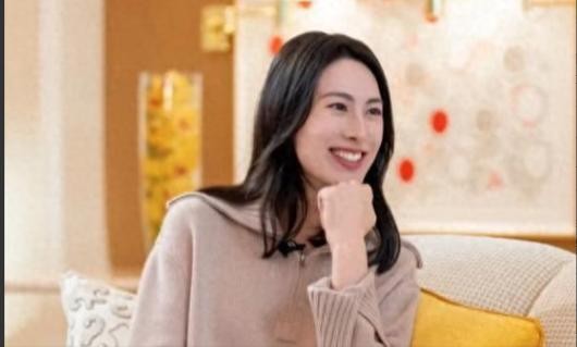 梁洛施首次公开回应和李泽楷过往，我爱他就是爱他，评论区很精彩