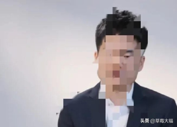 草莓大福：明星采访翻车现场？这次居然是因为主持人“不会提问”？某顶流明星zmn在虎嗅访谈中贡献了一波“名场面”，被主持人问到哑口无言，吞吞吐吐，含糊其辞，延续了他一贯的作风。而zmn团队居然反过来嫌弃主持人不会提问，让人不禁想问：难道提问的正确姿势是只有赞美？

有网友爆料，zmn团队真正想表达的是主持人不会“赞美”，在他们看来，不是赞美就是诋毁。这种非黑即白的思维模式，着实让人大开眼界。节目组最...