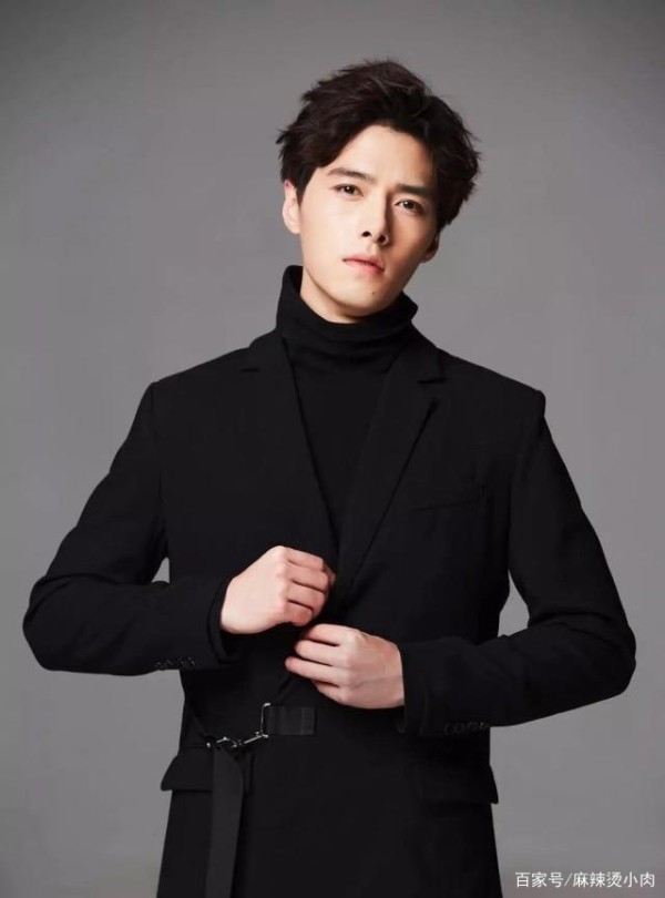 明星娱乐访谈方逸伦演员和歌手自由切换,实力颜值并肩战斗