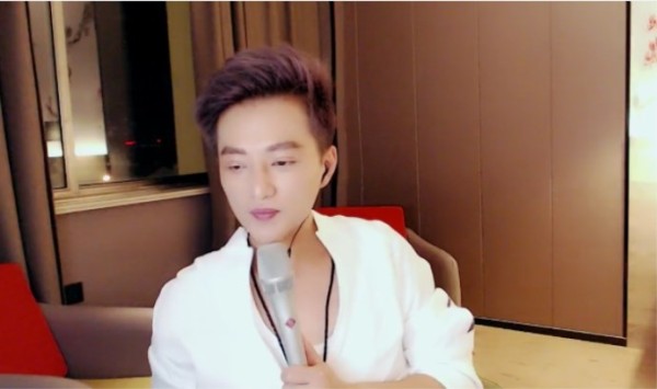 以歌手身份入驻YY的四个主播，他们人气不高，但都是实力唱将