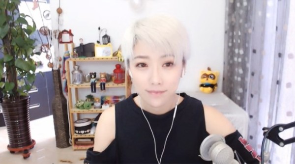 以歌手身份入驻YY的四个主播，他们人气不高，但都是实力唱将